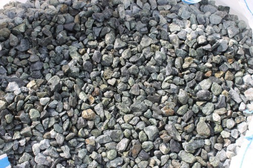  Щебень крошка зеленый (змеевик) фр. 20-40 мм.  купить  в Краснодаре мрамор зеленый, салатовый ландшафтная мраморная крошка 7 200 руб/т   фото 