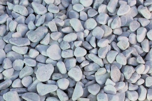 Галька белая мраморная (щебень галтованный белый), фр.20-40 мм.  купить  в Краснодаре мрамор белый бежевый молочный мраморный щебень декоративный 14500 руб/т   фото 