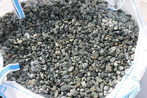  Щебень крошка зеленый (змеевик) фр. 20-40 мм.  купить  в Краснодаре мрамор зеленый, салатовый ландшафтная мраморная крошка 7 200 руб/т   фото 