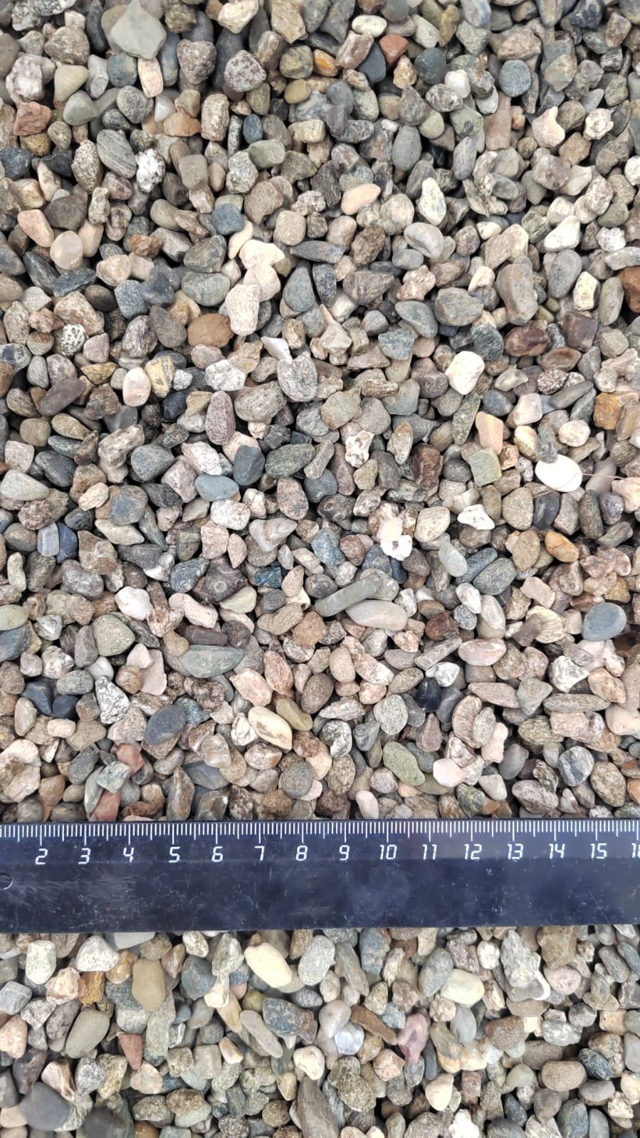  Галька речная окат (серая) фр.5-10 мм купить   в Краснодаре галька речная серая, серый, темно-серый, светло-серый, коричневый речная окатанная галька декоративная ландшатфная 4000 руб/т   фото 