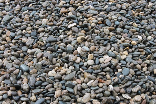  Галька речная окат (серая) фр.40-60 мм купить   в Краснодаре галька речная серый бежевый рыжий коричневый округлый речной камень 4000 руб/т   фото 