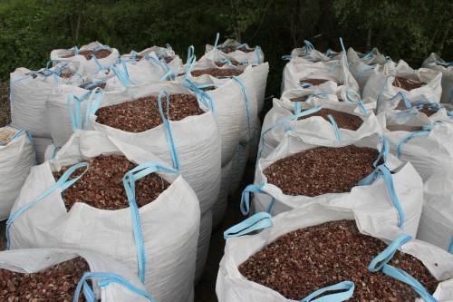  Мраморная крошка (щебень крошка розовый) фр. 20-40 мм.  купить  в Краснодаре мрамор розовый, красный мраморная крошка декоративная 7700 руб/т   фото 