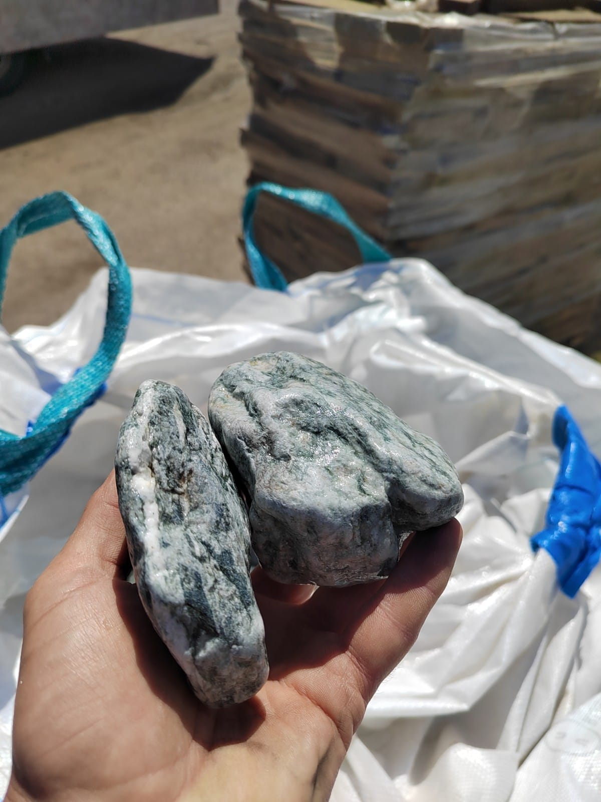 фото Галтованный жадеит (фр. 70-100 мм)  купить в Краснодаре в интернет-портале 