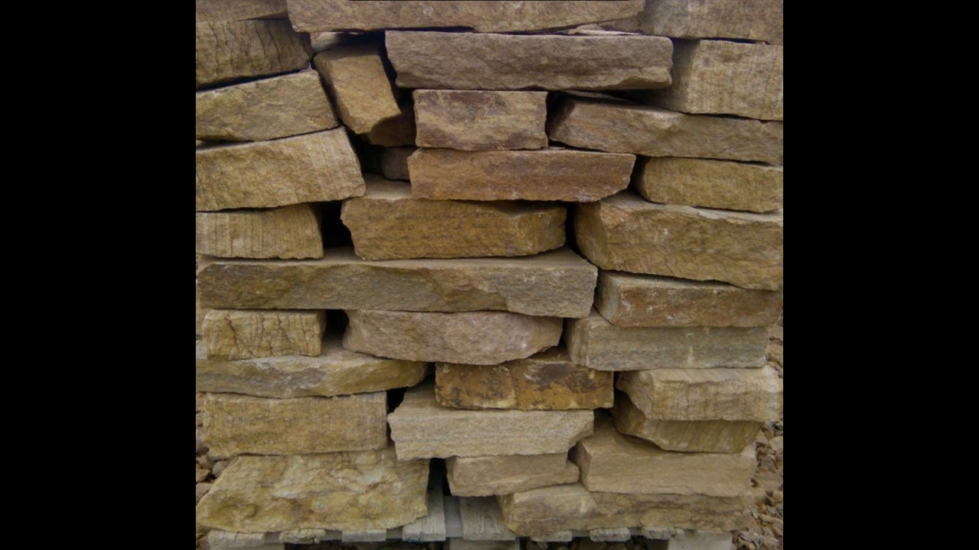 Песчаник пластушка желтый с рисунком (4-6 см)  купить  в Краснодаре плитняк пластушка желтый с рисунком песчаник 9 000 руб/м3   фото 