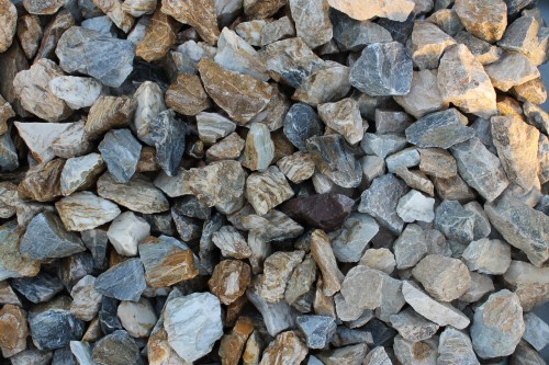  Мраморная крошка (щебень крошка медовый) фр. 20-40 мм.  купить  в Краснодаре мрамор бежевый рыжий желтый ландшафтная мраморная крошка 9900 руб/т   фото 