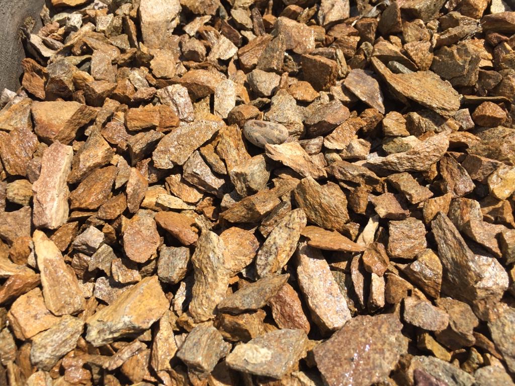  Щебень крошка желтый (ЗЛАТОЛИТ) фр. 10-20 мм.  купить  в Краснодаре златолит бежевый, золотистый, желтый каменная декоративная крошка щебня златолита 8 000 руб/т   фото 