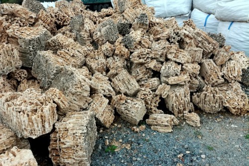  Крымский природный меотис фр. 100-500 мм.  купить в Краснодаре меотис бежевый рыжий молочный желтый ракушечник 4 500 руб/т   фото 