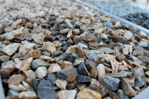  Мраморная крошка (щебень крошка медовый), фр. 10-20 мм.  купить  в Краснодаре песчаник бежевый, серый каменная ландшафтная крошка  9900 руб/т   фото 