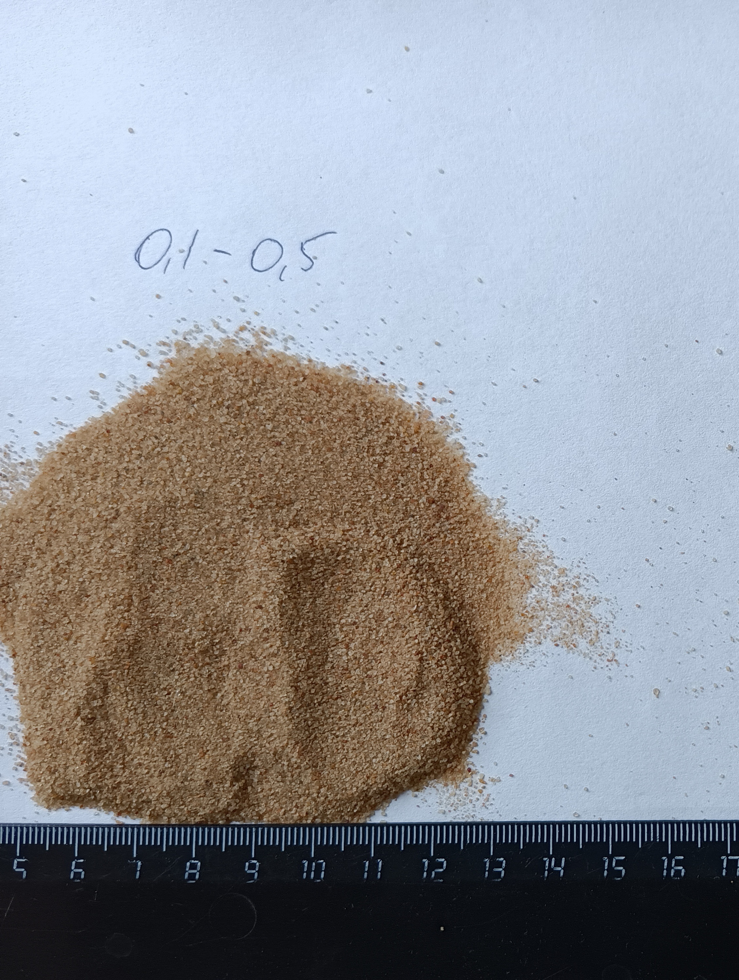 Кварцевый песок для площадок фр. 0,1-0,5 мм.  купить в Краснодаре фото 